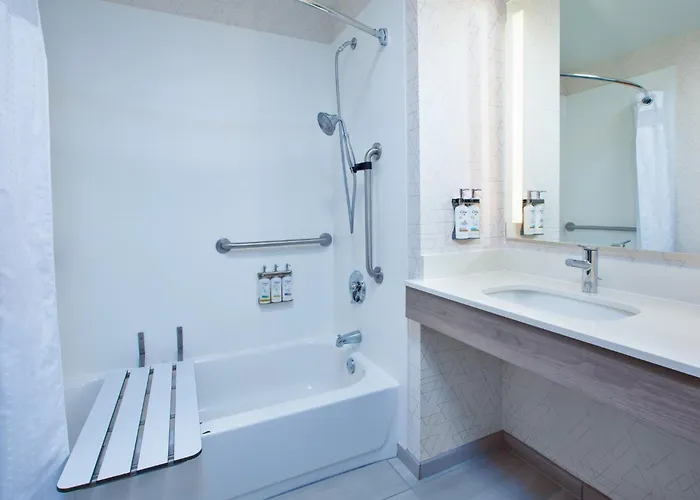 Hotel Express & By Ihg 2*