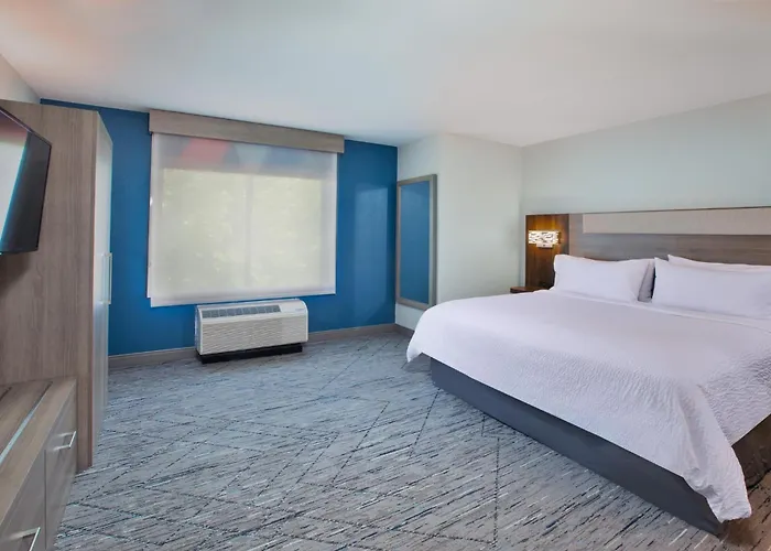 Express & By Ihg 2*