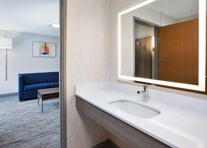 Express & By Ihg 2*