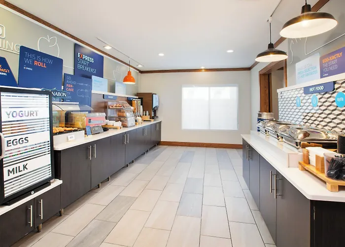 Hotel Express & By Ihg 2*